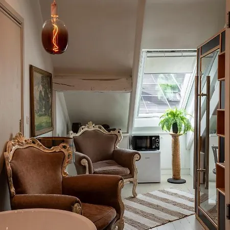 La Rose Bed & Breakfast 4*