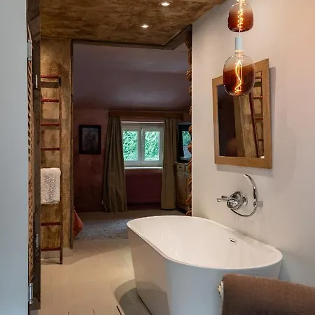 La Rose Bed & Breakfast