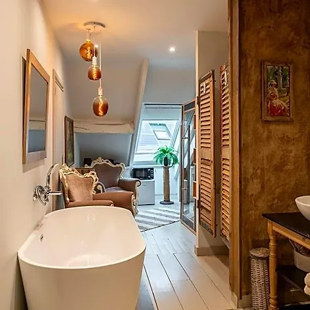 La Rose فندق مبيت وإفطار 4*