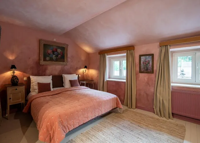 La Rose Bed & Breakfast