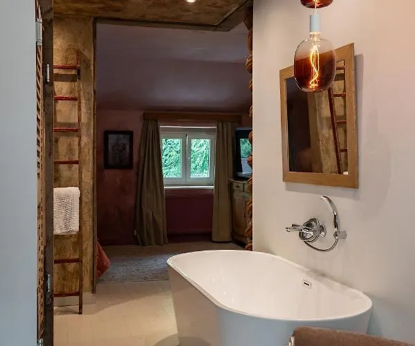 La Rose Bed & Breakfast